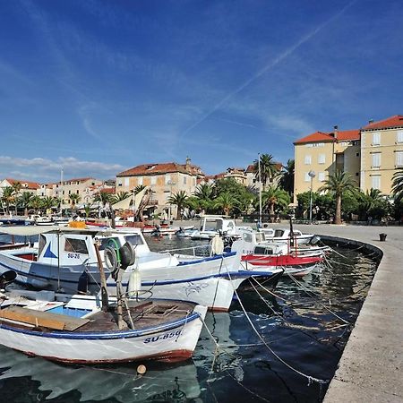 2 Bedroom Amazing Apartment In Supetar Exterior photo