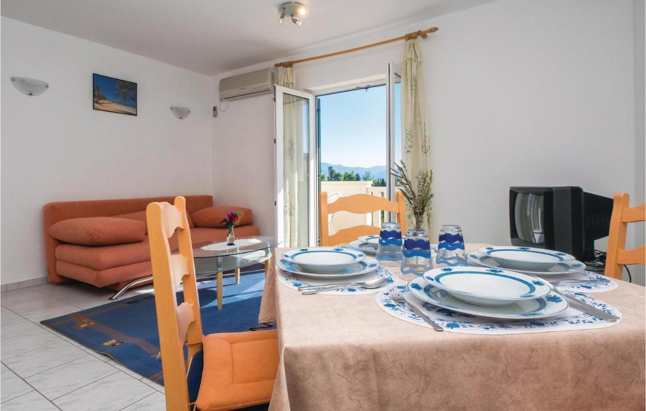 2 Bedroom Amazing Apartment In Supetar Exterior photo