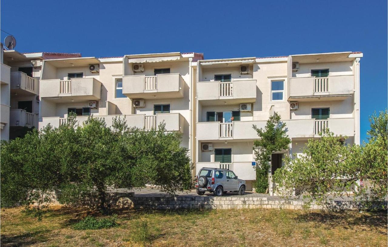 2 Bedroom Amazing Apartment In Supetar Exterior photo